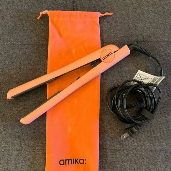 Amika titanium hair straightener - Picture 1 of 3